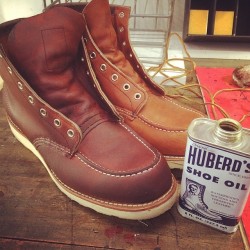 rivercityleather:  Oil them boots. #redwingheritage #huberds