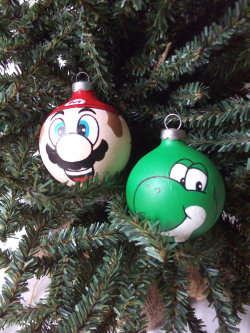 mahlibombing:  Geeky Hand-Painted Christmas Ornaments Created