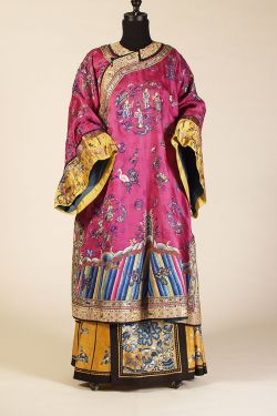 fashionsfromhistory:  Manchu Woman’s Informal Domestic Coat