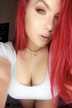 connoisseurofpussy6996:  Sexy Redhead 💋