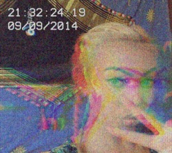 lilsleepyguurl:  👽✌️