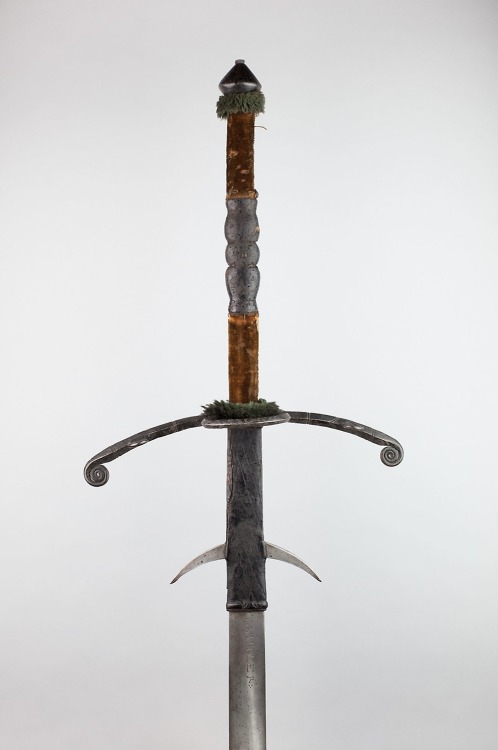 aic-armor:  Two-Handed Sword with Scabbard, 1575, Art Institute