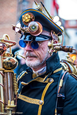 cloggo:  STEAMPUNK This bloke must be an Airship Captain at least. Most impressed by his hearing aid. Not inconspicuous like mine but making a statement. He is at Whitby so I hope his airship is well tethered down. From HERE 