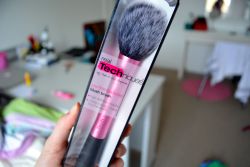 fishtailinq:  getting new makeup brushes is as good as getting