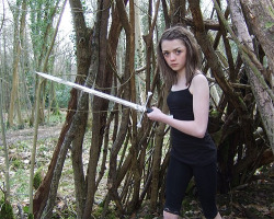 morgarine:  Maisie Williams is right handed, but Arya Stark