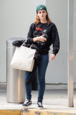 dailyemmawatson101:  Lovely via /r/EmmaWatson http://bit.ly/2K0havY