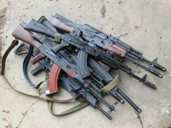 weaponslover:  Some nice AKs