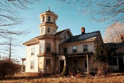 ruinationstation:Abandoned house from Let’s Scare Jessica to