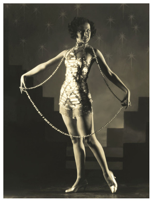 Doris Hill Lovely photo of this 20’s-era showgirl who was a contract dancer for ‘Paramount Pictures’..
