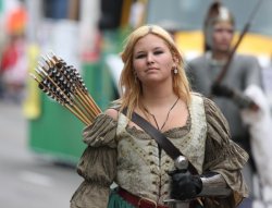 larpers-are-sexy:  Medieval Lady