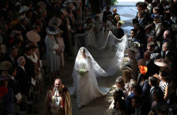 https://www.nytimes.com/2018/05/19/style/meghan-markle-wedding-dress.html