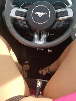 driverxxx09:  get-wild-at-work-for-me-baby:I drive for work,