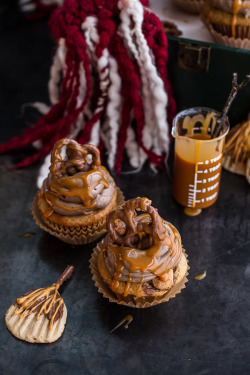 yummyinmytumbly:  Death By Butterbeer Cupcakes w/ Treacle Butter