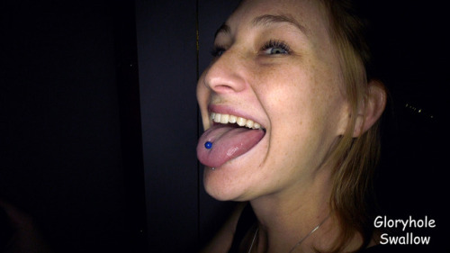 To set the stage for this Gloryhole visit, I want everyone to keep in  mind that Robin pretty much only gave a few blowjobs in her life.   That’s right, she’s 21 and only had three different cocks in her mouth  and only blew those three cocks