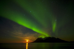 sapphire1707:  Aurora borealis over Bjarnarhafnarfjall Mountain