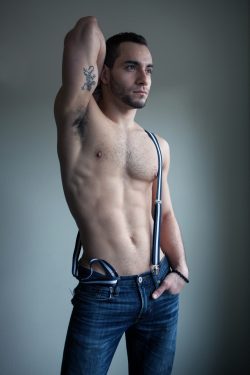 undie-fan-99:  I think he’s got plans to use those suspenders