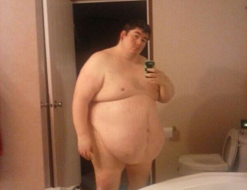 gordo4gordo4superchub: bruinstreamsinger:  For all of my followers!  Now broke 1,000 followers for my blog, a special chubby treatâ€¦ me!  Bruinstreamsinger  Thank you everyone!!!  Yummy   One day, I shall say to my man, a man much like this man, “m