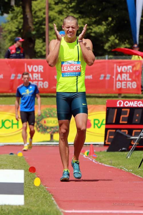 Recent shots of USA track and field stud Trey Hardee…looks as good as ever! YUMMY!