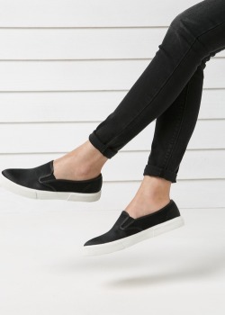 parisfashionn:  Available here»  