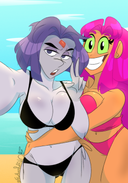 chillguydraws: feathers-ruffled:  Best girlfriends at the beach!