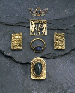 elhieroglyph:  Gold finger-ring set with lapis lazuli scarab; name of Intef on base. Lapis lazuli gold - 17th Dynasty. Egypt, Thebes.