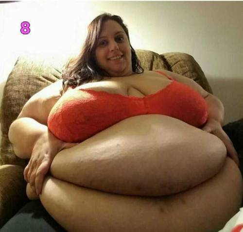 heywewantsomefatty:Vote for the best belly