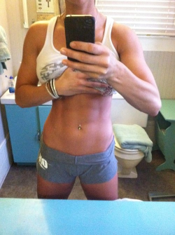 sexygymchicks:  Dont Quit On Your New Years Resolution! Follow