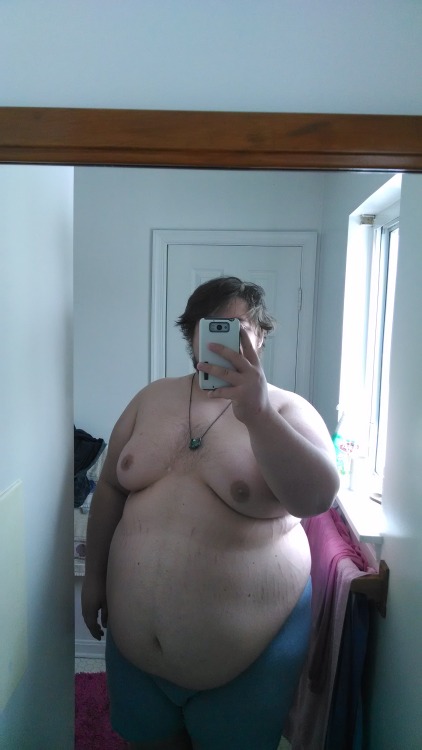 adiposexxxl:  never-fat-enough:  thewhaledude:  Got the urge to take some new pics, since Iâ€™m weighing 442lbs now!Â   Iâ€™m in love!  Me to :-))  So gorgeous. How about adding some more figures to that figure ;)