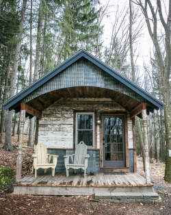 projectwosho:  Anyone looking to have a tiny house vacation in