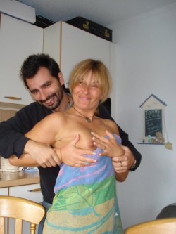 More nip slips and pussy slips pics at http://pussyslip.tumblr.com/