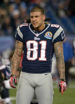 boyswhatiwantinmybednow:  Aaron Hernandez   what a waste