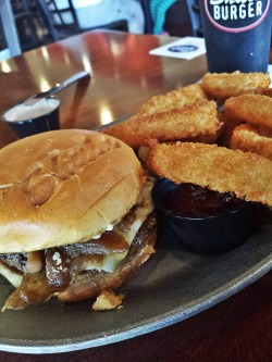 everybody-loves-to-eat:  French Onion Burger n’ rings. I feel
