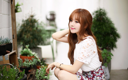 korean-dreams-girls:  Kim Shin Yeong - August 06, 2014Â 2nd Set