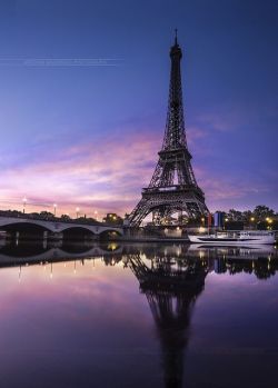 lilyadoreparis:  La Tour Eiffel by Antonio Gaudencio Photography.