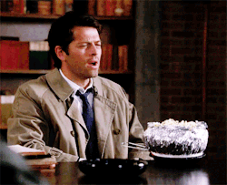 mishasminions:  HERE HAVE A DISGRUNTLED CAS NEXT TO A BOWL OF