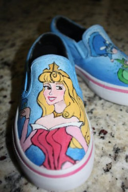 heckyeahdisneymerch:  Sleeping Beauty custom shoes!