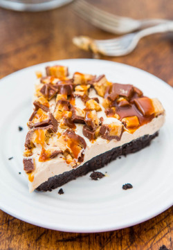 ilovedessert:  No-Bake Deep-Dish Peanut Butter Snickers Pie with