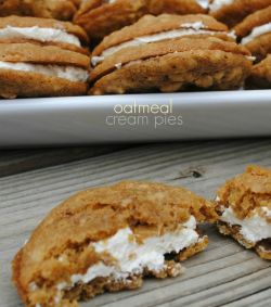 foodfamilyfood:  Oatmeal Cream Pies: #copycat Little Debbie recipe!Click