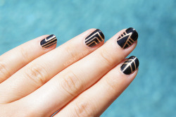 dreamcatchingandkisses:  Art Deco/20s/Gatsby Inspired nail art!