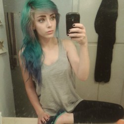 massiv3:Dying my hair this week, I wanna keep with the green/blue/purple