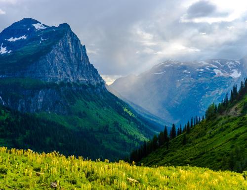 amazinglybeautifulphotography:  Rain clouds moving through Glacier