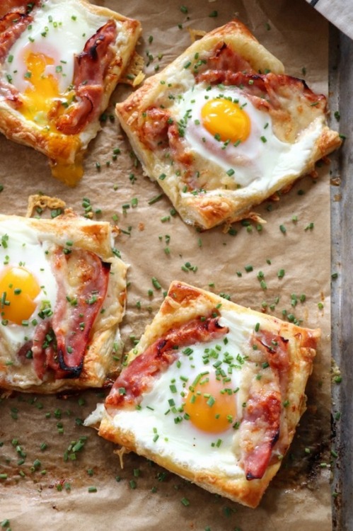 charlies-den:  recipes-yummy:Puff Pastry Croque Madamehttp://eat-goodfood.com/puff-pastry-croque-madame/