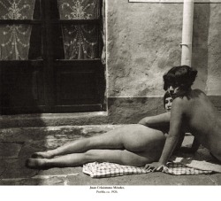 greatgdean:  Two females reclining in the street from Serie Puebla