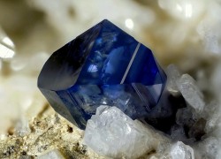 underthescopemin: Anatase Amazing and perfect blue sapphire anatase’s
