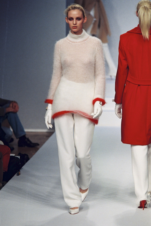 celebritycokenose:  Amy Wesson @ Balenciaga Fall/Winter, 1996
