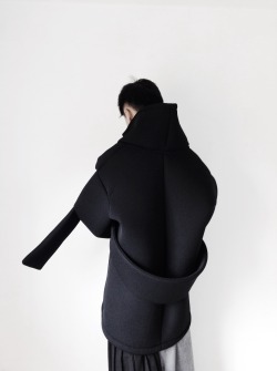 hoemme:  unfinished jacket in neoprene 