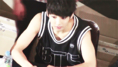  jungkook + arms requested by anon 