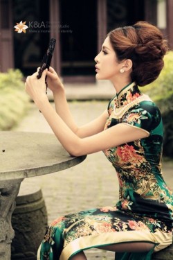 kungfukingblog:     A Qipao. It’s a kind of traditional Chinese