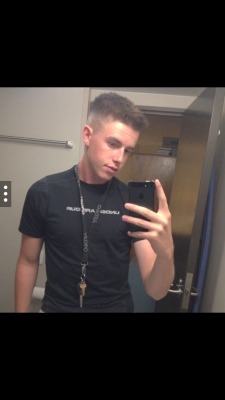 thezertsenmethod: militaryboysunleashed:  19 year old marine   The Zertsen Method: B (*)(*)(*) 