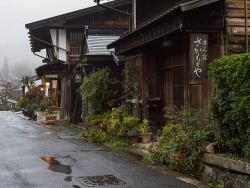 thekimonogallery:Old town of Tsumago, Japan in the rain.  Photography